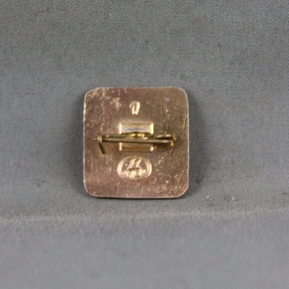 Vintage Hockey Pin - 1973 World Championships Moscow - Stamped Pin - Picture 2 of 3